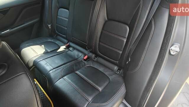 Бежевий Ягуар Ф-Пейс, об'ємом двигуна 2 л та пробігом 146 тис. км за 24900 $, фото 25 на Automoto.ua