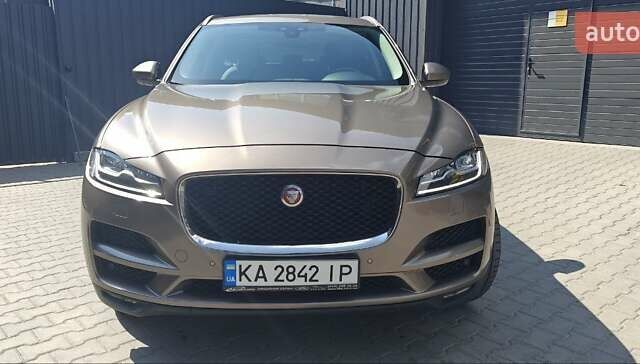 Бежевий Ягуар Ф-Пейс, об'ємом двигуна 2 л та пробігом 146 тис. км за 24900 $, фото 2 на Automoto.ua