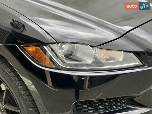 Черный Ягуар Ф-Пейс, объемом двигателя 2 л и пробегом 147 тыс. км за 19850 $, фото 13 на Automoto.ua