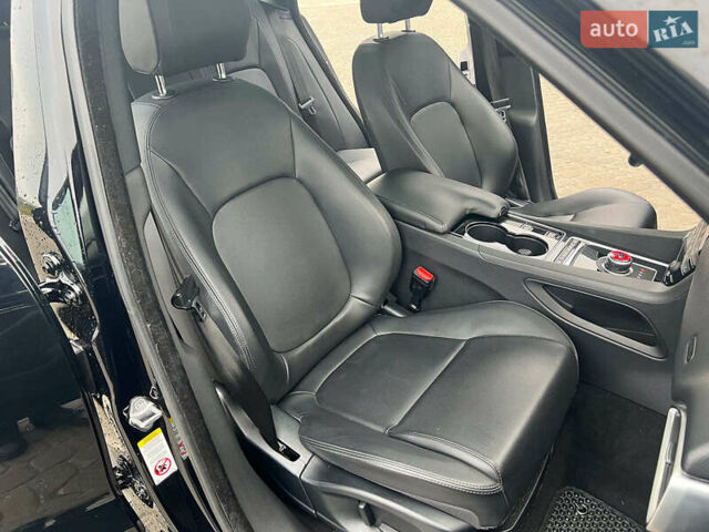 Чорний Ягуар Ф-Пейс, об'ємом двигуна 2 л та пробігом 153 тис. км за 24290 $, фото 21 на Automoto.ua