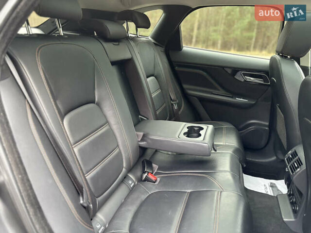 Черный Ягуар Ф-Пейс, объемом двигателя 2 л и пробегом 220 тыс. км за 22200 $, фото 48 на Automoto.ua