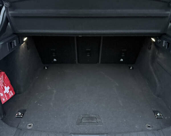 Черный Ягуар Ф-Пейс, объемом двигателя 2 л и пробегом 237 тыс. км за 17950 $, фото 32 на Automoto.ua