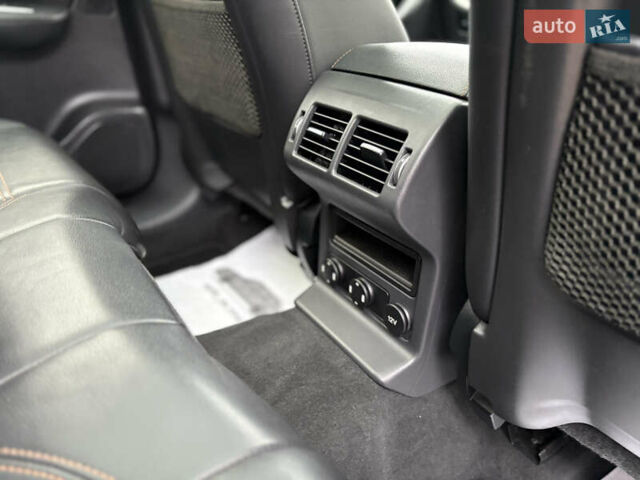 Черный Ягуар Ф-Пейс, объемом двигателя 2 л и пробегом 220 тыс. км за 22200 $, фото 49 на Automoto.ua