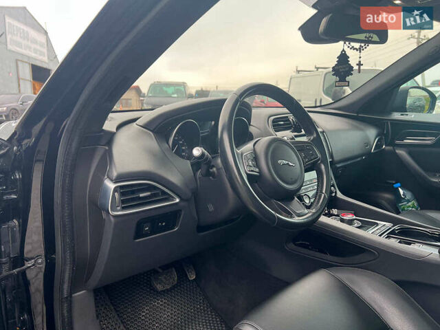 Чорний Ягуар Ф-Пейс, об'ємом двигуна 2 л та пробігом 153 тис. км за 24290 $, фото 16 на Automoto.ua