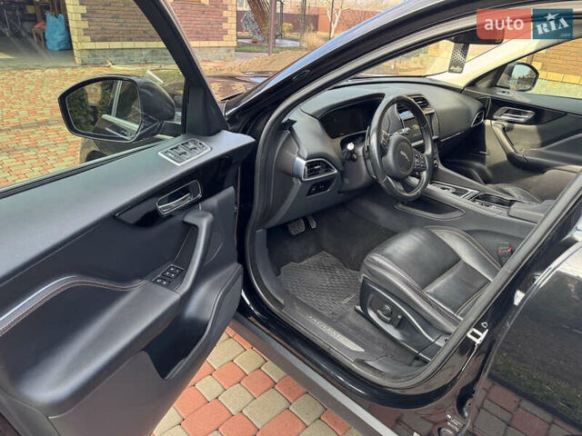 Черный Ягуар Ф-Пейс, объемом двигателя 2 л и пробегом 173 тыс. км за 22000 $, фото 14 на Automoto.ua