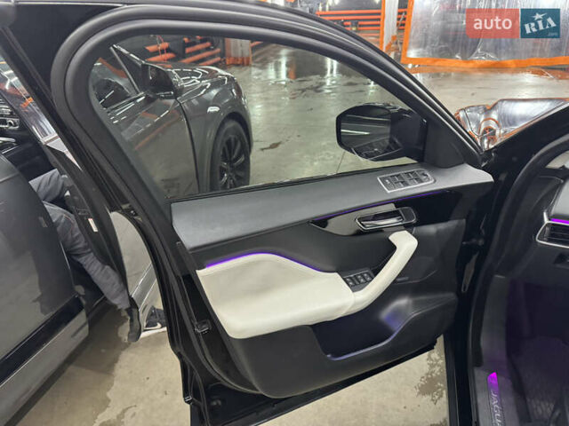 Чорний Ягуар Ф-Пейс, об'ємом двигуна 2.96 л та пробігом 141 тис. км за 22000 $, фото 18 на Automoto.ua