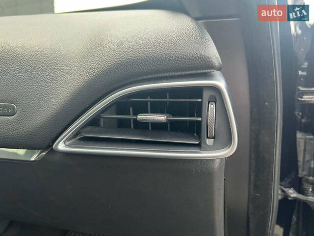 Чорний Ягуар Ф-Пейс, об'ємом двигуна 2 л та пробігом 153 тис. км за 24290 $, фото 31 на Automoto.ua