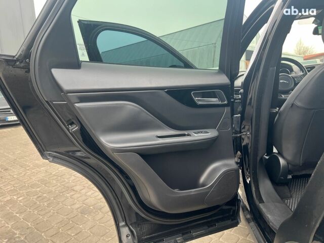 Черный Ягуар Ф-Пейс, объемом двигателя 2 л и пробегом 153 тыс. км за 24290 $, фото 25 на Automoto.ua