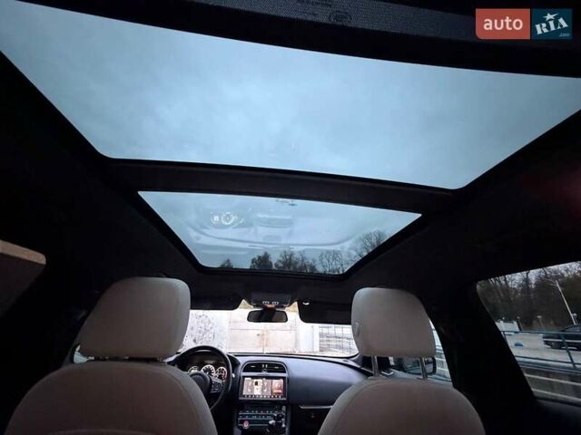 Чорний Ягуар Ф-Пейс, об'ємом двигуна 2 л та пробігом 150 тис. км за 24000 $, фото 9 на Automoto.ua