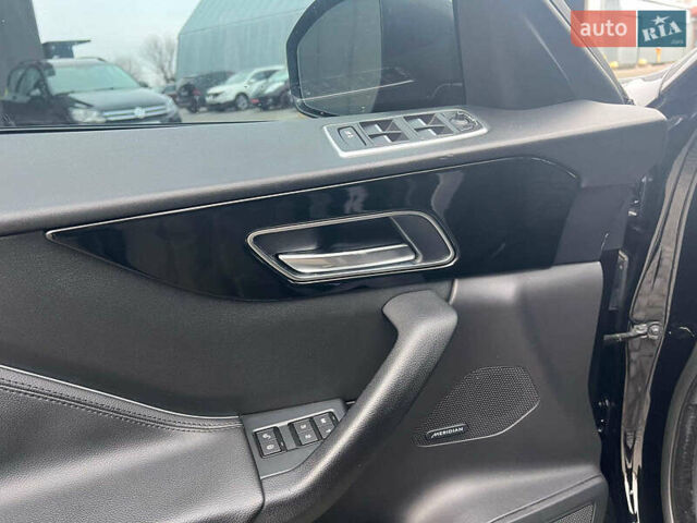 Чорний Ягуар Ф-Пейс, об'ємом двигуна 2 л та пробігом 153 тис. км за 24290 $, фото 33 на Automoto.ua