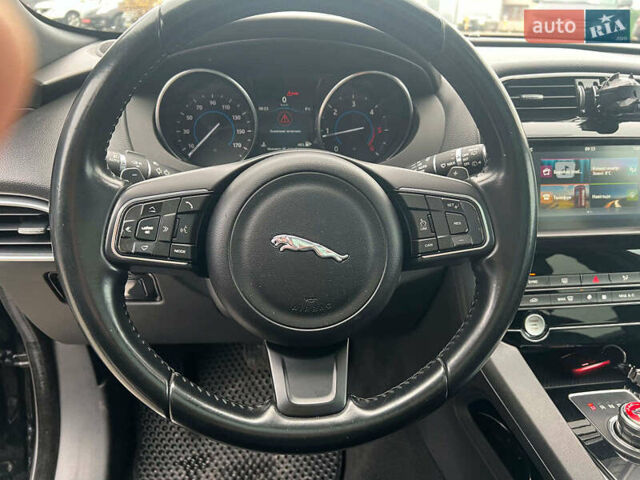 Чорний Ягуар Ф-Пейс, об'ємом двигуна 2 л та пробігом 153 тис. км за 24290 $, фото 17 на Automoto.ua