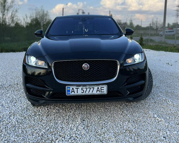 Черный Ягуар Ф-Пейс, объемом двигателя 2 л и пробегом 168 тыс. км за 22500 $, фото 1 на Automoto.ua
