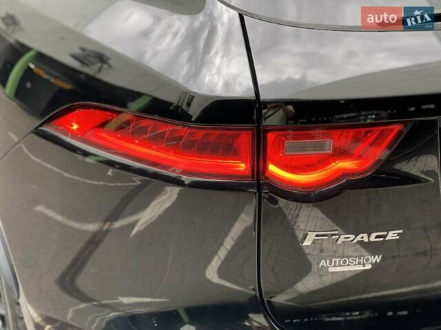 Черный Ягуар Ф-Пейс, объемом двигателя 2 л и пробегом 147 тыс. км за 19850 $, фото 7 на Automoto.ua
