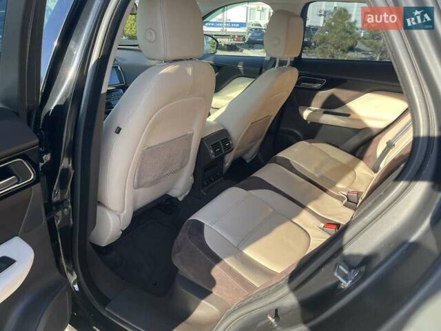 Чорний Ягуар Ф-Пейс, об'ємом двигуна 2 л та пробігом 100 тис. км за 25500 $, фото 5 на Automoto.ua