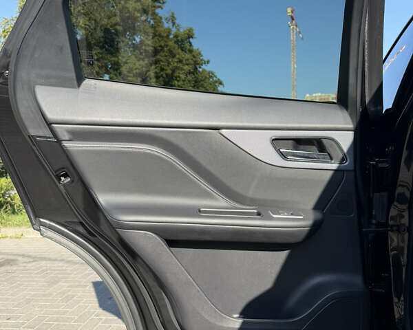 Черный Ягуар Ф-Пейс, объемом двигателя 2.99 л и пробегом 200 тыс. км за 27500 $, фото 42 на Automoto.ua