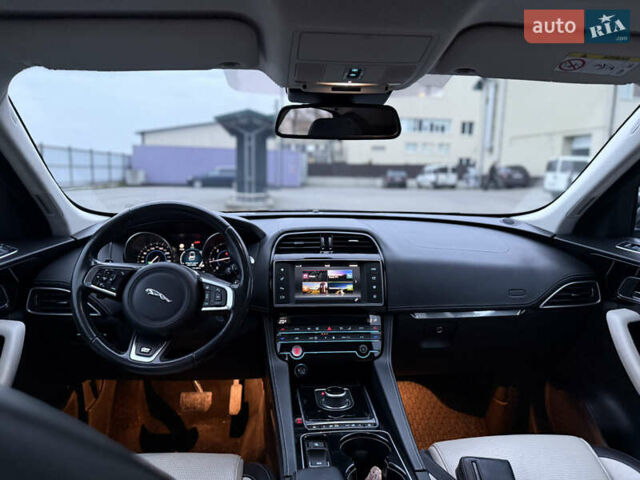 Черный Ягуар Ф-Пейс, объемом двигателя 2 л и пробегом 237 тыс. км за 17950 $, фото 29 на Automoto.ua