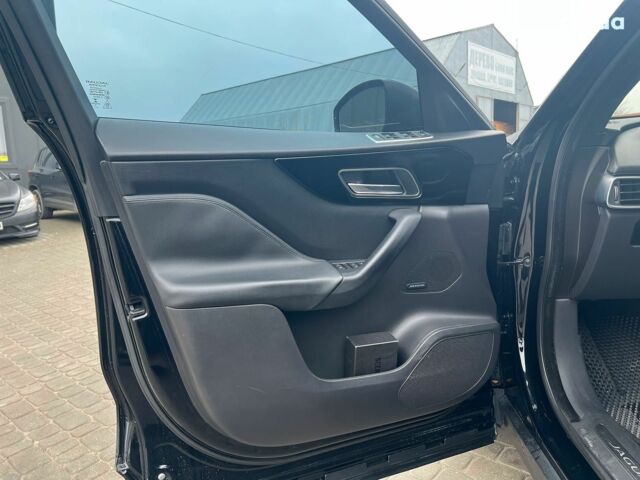 Черный Ягуар Ф-Пейс, объемом двигателя 2 л и пробегом 153 тыс. км за 24290 $, фото 15 на Automoto.ua