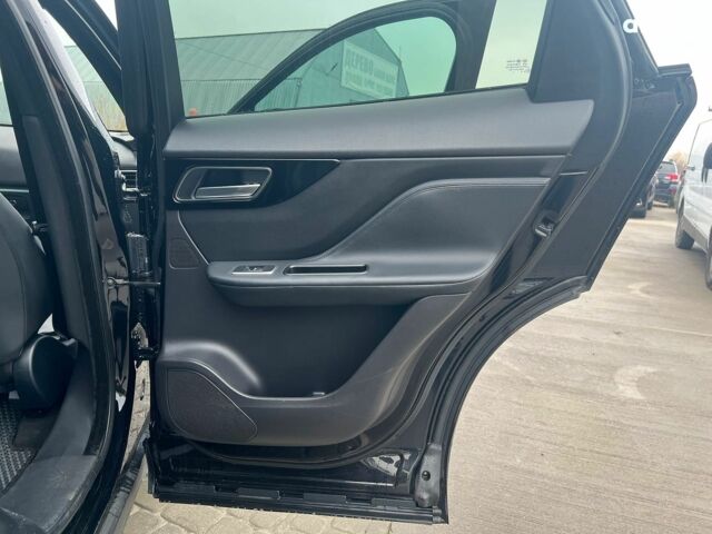 Черный Ягуар Ф-Пейс, объемом двигателя 2 л и пробегом 153 тыс. км за 24290 $, фото 23 на Automoto.ua