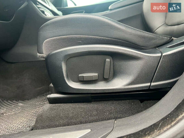 Чорний Ягуар Ф-Пейс, об'ємом двигуна 2 л та пробігом 153 тис. км за 24290 $, фото 34 на Automoto.ua