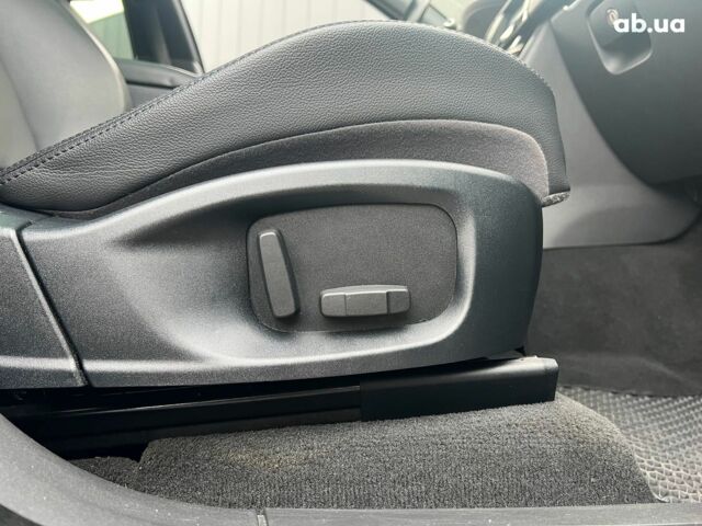 Черный Ягуар Ф-Пейс, объемом двигателя 2 л и пробегом 153 тыс. км за 24290 $, фото 30 на Automoto.ua