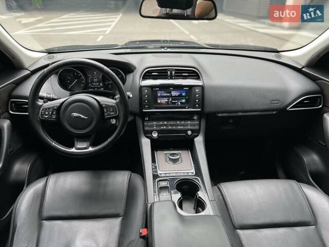 Черный Ягуар Ф-Пейс, объемом двигателя 2 л и пробегом 147 тыс. км за 19850 $, фото 20 на Automoto.ua