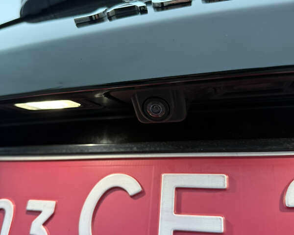 Черный Ягуар Ф-Пейс, объемом двигателя 2 л и пробегом 237 тыс. км за 17950 $, фото 31 на Automoto.ua