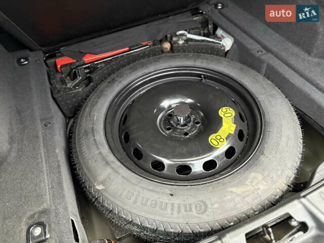 Черный Ягуар Ф-Пейс, объемом двигателя 2 л и пробегом 220 тыс. км за 22200 $, фото 51 на Automoto.ua