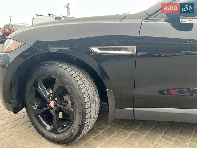 Чорний Ягуар Ф-Пейс, об'ємом двигуна 2 л та пробігом 153 тис. км за 24290 $, фото 2 на Automoto.ua