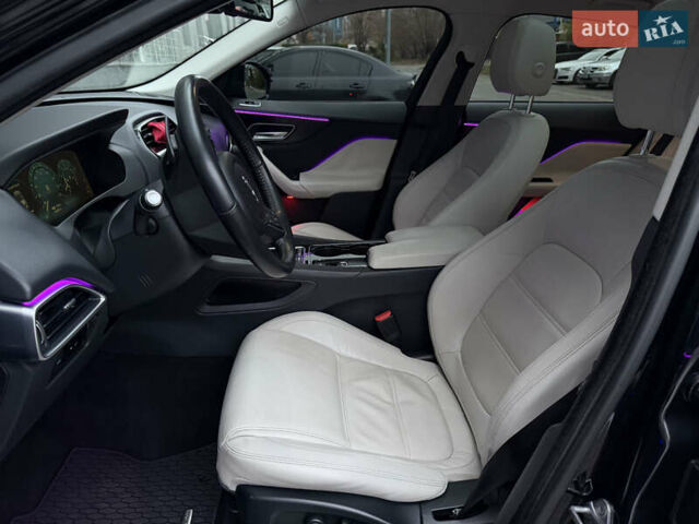 Чорний Ягуар Ф-Пейс, об'ємом двигуна 2.96 л та пробігом 141 тис. км за 22000 $, фото 12 на Automoto.ua