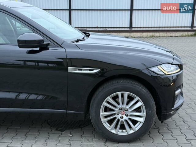 Черный Ягуар Ф-Пейс, объемом двигателя 2 л и пробегом 237 тыс. км за 17950 $, фото 10 на Automoto.ua