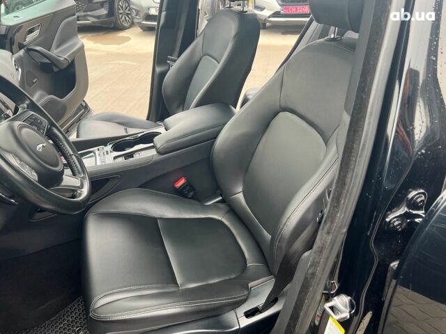 Черный Ягуар Ф-Пейс, объемом двигателя 2 л и пробегом 153 тыс. км за 24290 $, фото 21 на Automoto.ua