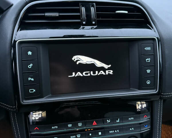 Черный Ягуар Ф-Пейс, объемом двигателя 2 л и пробегом 237 тыс. км за 17950 $, фото 20 на Automoto.ua