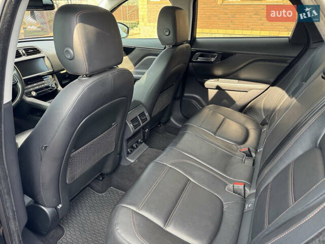 Черный Ягуар Ф-Пейс, объемом двигателя 2 л и пробегом 173 тыс. км за 22000 $, фото 21 на Automoto.ua