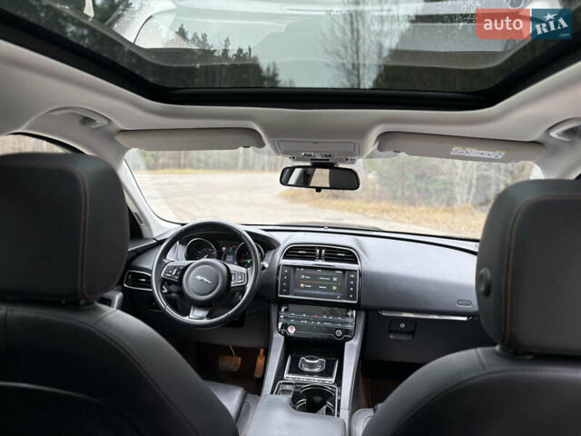 Черный Ягуар Ф-Пейс, объемом двигателя 2 л и пробегом 220 тыс. км за 22200 $, фото 46 на Automoto.ua