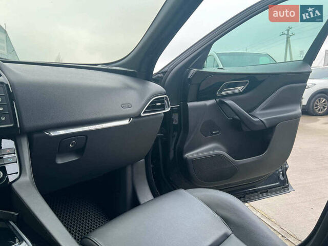 Чорний Ягуар Ф-Пейс, об'ємом двигуна 2 л та пробігом 153 тис. км за 24290 $, фото 20 на Automoto.ua