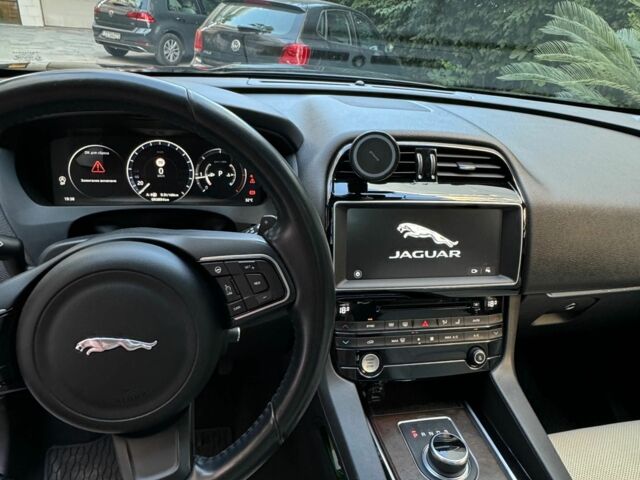 Ягуар Ф-Пейс 2016 у Одесі на Automoto.ua Чорний Ягуар Ф-Пейс, об'ємом двигуна 2 л та пробігом 108 тис. км за 25600 $, фото 8 на Automoto.ua