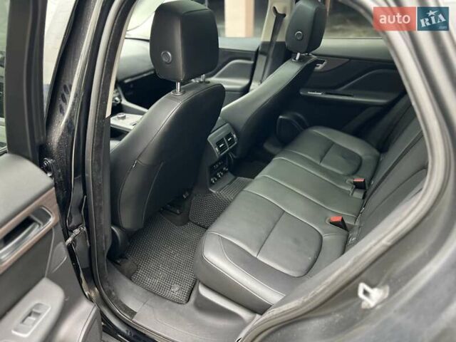 Черный Ягуар Ф-Пейс, объемом двигателя 2 л и пробегом 147 тыс. км за 19850 $, фото 32 на Automoto.ua