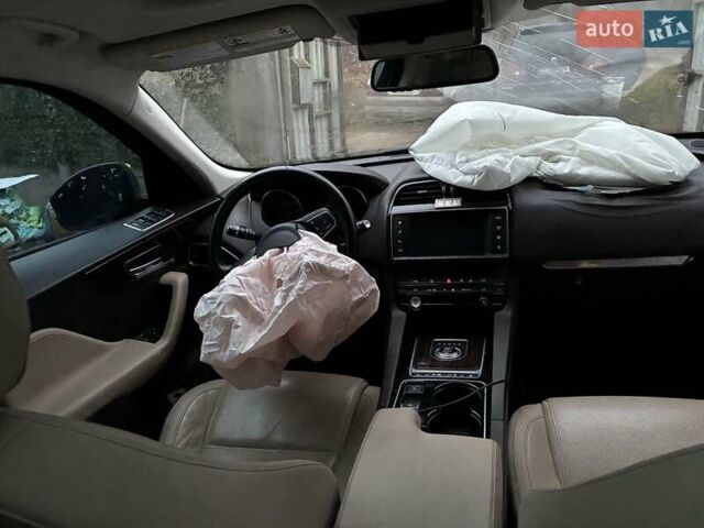 Чорний Ягуар Ф-Пейс, об'ємом двигуна 3 л та пробігом 80 тис. км за 12350 $, фото 9 на Automoto.ua