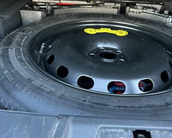 Черный Ягуар Ф-Пейс, объемом двигателя 2 л и пробегом 168 тыс. км за 22500 $, фото 13 на Automoto.ua