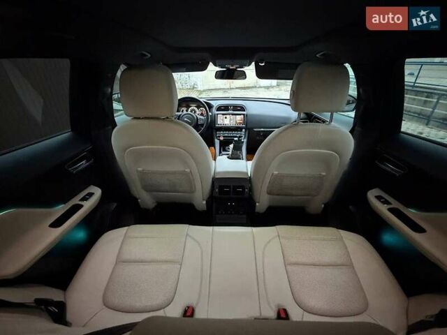 Чорний Ягуар Ф-Пейс, об'ємом двигуна 2 л та пробігом 150 тис. км за 24000 $, фото 8 на Automoto.ua