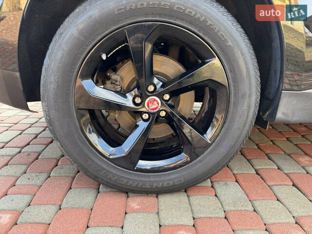 Черный Ягуар Ф-Пейс, объемом двигателя 2 л и пробегом 173 тыс. км за 22000 $, фото 6 на Automoto.ua