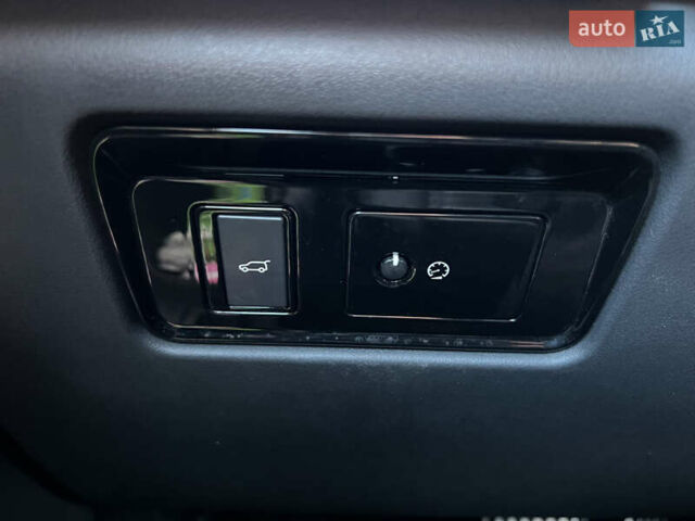 Черный Ягуар Ф-Пейс, объемом двигателя 2 л и пробегом 168 тыс. км за 22500 $, фото 26 на Automoto.ua