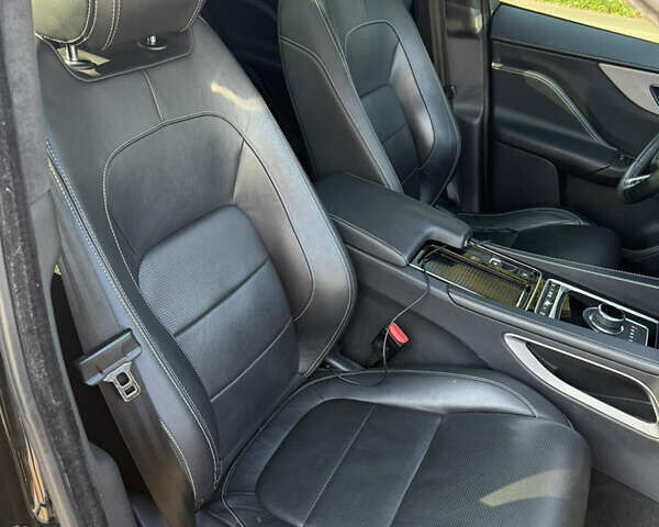 Черный Ягуар Ф-Пейс, объемом двигателя 2.99 л и пробегом 200 тыс. км за 27500 $, фото 21 на Automoto.ua