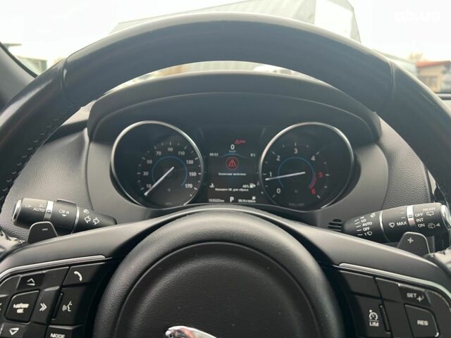 Черный Ягуар Ф-Пейс, объемом двигателя 2 л и пробегом 153 тыс. км за 24290 $, фото 18 на Automoto.ua