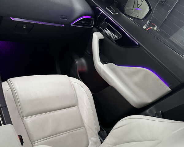 Чорний Ягуар Ф-Пейс, об'ємом двигуна 2.96 л та пробігом 141 тис. км за 22000 $, фото 16 на Automoto.ua