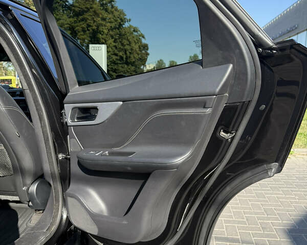 Черный Ягуар Ф-Пейс, объемом двигателя 2.99 л и пробегом 200 тыс. км за 27500 $, фото 14 на Automoto.ua