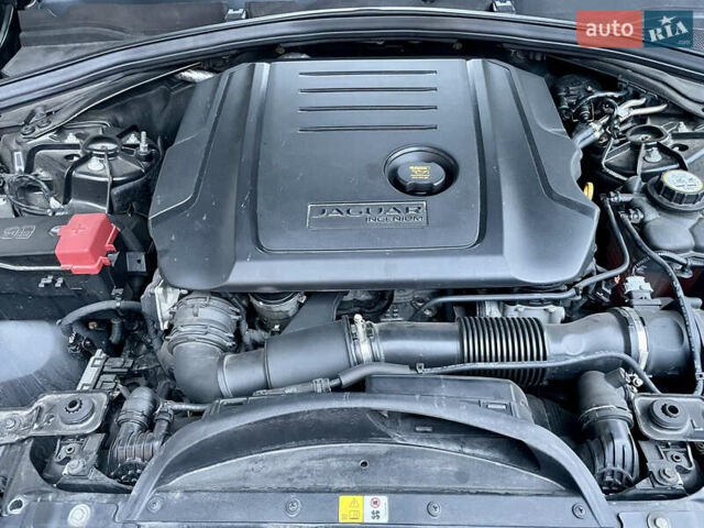 Черный Ягуар Ф-Пейс, объемом двигателя 2 л и пробегом 156 тыс. км за 20500 $, фото 11 на Automoto.ua