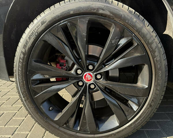 Черный Ягуар Ф-Пейс, объемом двигателя 2.99 л и пробегом 200 тыс. км за 27500 $, фото 11 на Automoto.ua