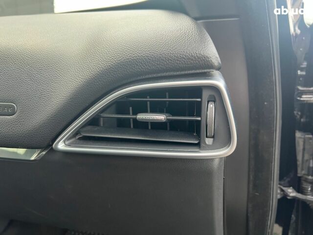 Черный Ягуар Ф-Пейс, объемом двигателя 2 л и пробегом 153 тыс. км за 24290 $, фото 31 на Automoto.ua