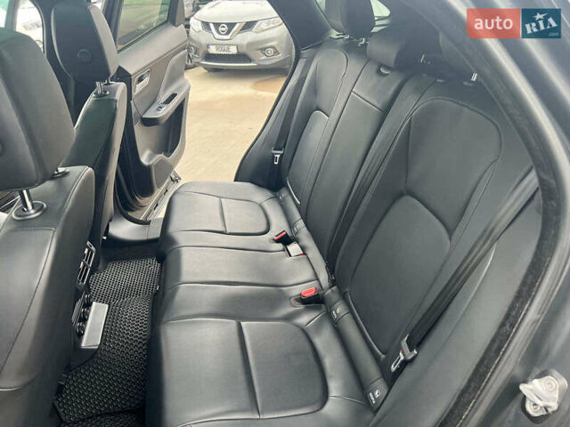 Чорний Ягуар Ф-Пейс, об'ємом двигуна 2 л та пробігом 153 тис. км за 24290 $, фото 26 на Automoto.ua